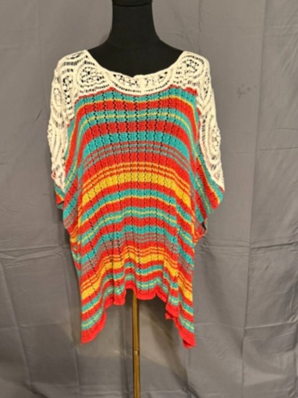 EASEL Lightweight Crochet Sweater Size L